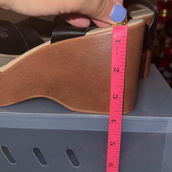 NEW- Me Too Womens Ankle Strap Wedge Sandals - Picture 2 of 10